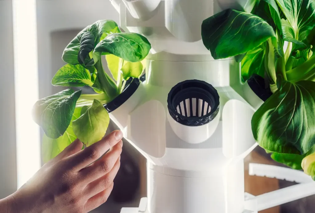 Vertikaler Hydroponik-Pflanzenturm für Indoor-Gardening - platzsparende Anbaulösung für Zuhause